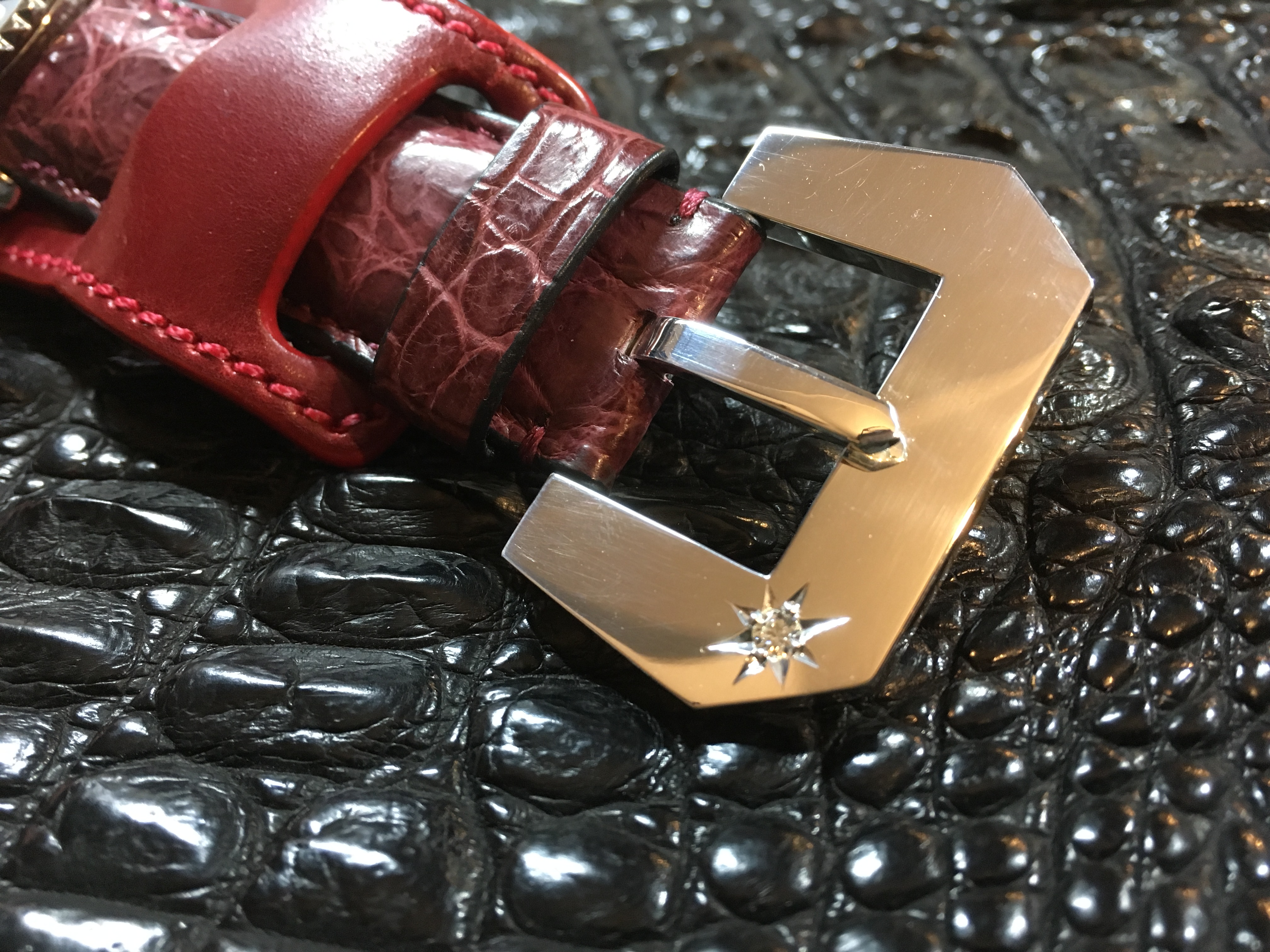 台座付き時計ベルトストラップ / Watch belt strap with pedestal-ブログ-無二 Muni コードバン革財布・小銭入れ・名刺入れ